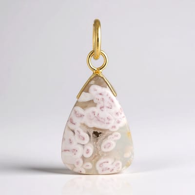 Cavill - Zilveren hanger 925 sterling verguld - Witte Agaat 10 Karaat - Cabochon druppelvorm - Luxe sieraden Indonesia - Elegant & modieus