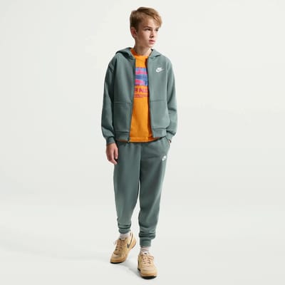 Nike club fleece hoodie in de kleur groen.