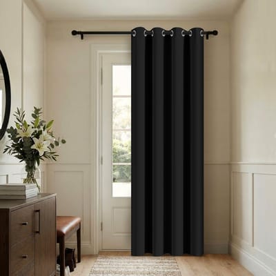 Qelus Deurgordijn Verduisterend met Ringen - Thermisch Isolerend Gordijn Kant en Klaar 260GSM - Ruimteverdeler Voor Slaapkamer, Keuken & Trappengat - Tegen Tocht, Totale privacy & Geluidsbestendig - 132cmx203cm - Zwart - 1 Stuk