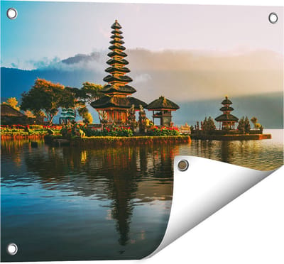Gards Tuinposter Pura Tempel in Bali op het Meer Beratan - 50x40 cm - Tuindoek - Tuindecoratie - Wanddecoratie buiten - Tuinschilderij