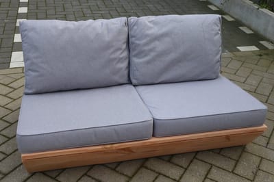 Bankje “Sauna” van Douglas hout 120cm – Licht grijze kussens – relax bank – Loungebank – Lage zetel - 2 persoons