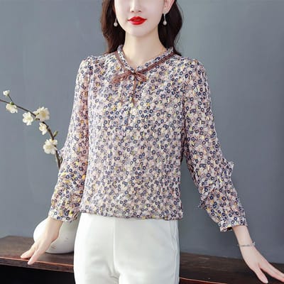 Kleine moeder gekleed in een nieuw model shirt, modieus chiffon shirt, temperamentvolle top voor een 40-jarige dame van middelbare leeftijd 4XL blauw