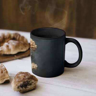 Magische Mok - Foto op Warmte Mokken - Koffiemok - Boeket - Bloemen - Licht - Zwart - Magic Mok - Beker - 350 ML - Theemok