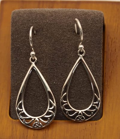 Zilveren oorhangers druppel met sierwerk - druppels oorbellen van sterling zilver - mooie lange dames oorbellen van 925 zilver - vrouwelijke oorbellen druppel