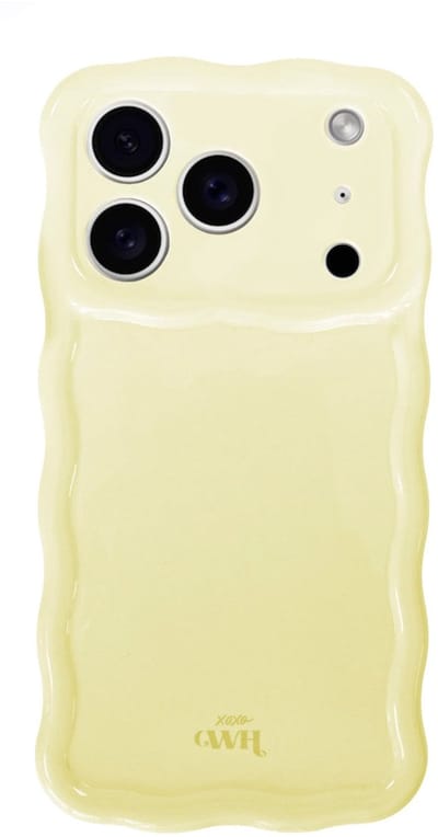 xoxo Wildhearts Glossy Wavy Case Buttercup telefoonhoesje - Geschikt voor iPhone 17 Pro Max - Golvend hoesje - Glimmende silicone case met golven - Vlekbestendig - Camerabescherming - Beige