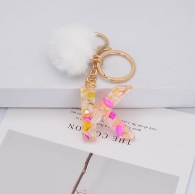 Letter Sleutelhanger A-Z – Luxe Initialen Sleutelhanger met Pompon & Kwastje – Tashanger voor Dames & Meisjes – Accessoire voor Sleutelbos, Handtas, Rugzak & Autosleutel – Persoonlijk Cadeau voor Vrouw, Moeder, Dochter & Vriendin