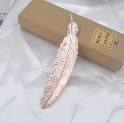 CHPN - Boekenlegger Veer - Bladwijzer veertje - Rose Goud - Metaal - Boeken legger - Cadeautje - Geluksbrenger - Klein cadeautje - 11CM