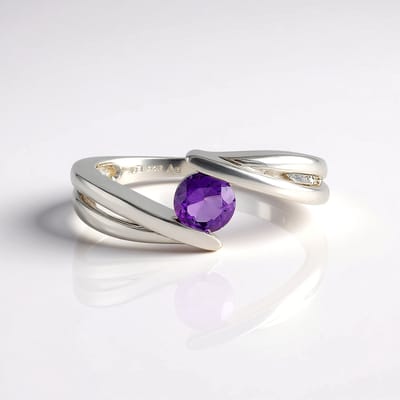 Cavill - Verstelbare Zilveren Ring met 0,403 ct Marokkaanse Amethist - 925 Sterling Zilver met Platinalaag - Elegante Paarse Edelsteen - Bezel Zetting