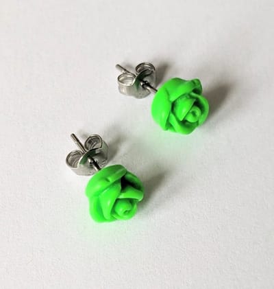 Chirurgisch-staal-oorsteker-316L-met-kunststof-roos-groen