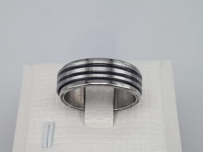RVS - stress - ring - dubbel zwart band - maat 20, deze ring is zowel geschikt voor dame of heer en als duimring.