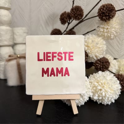 Hartjespost | Tegeltje Liefste Mama, wit, roze | tegeltjes met tekst | spreuktegel | tegeltjeswijsheden | Cadeau | Moederdag | Liefste | Love | Mam | Mom | Voor haar | Cadeau voor mama | 10x10