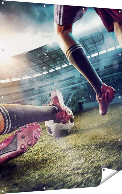 Gards Tuinposter Voetbal Sliding in het Stadion - 120x160 cm - Tuindoek - Tuindecoratie - Wanddecoratie buiten - Tuinschilderij