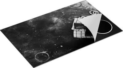 Chefcare Inductie Beschermer Uienringen op een Zwarte Betonnen Achtergrond - Zwart Wit - 85x52 cm - Afdekplaat Inductie - Kookplaat Beschermer - Inductie Mat