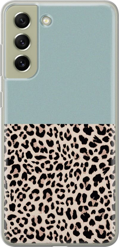 Leuke Telefoonhoesjes - Hoesje geschikt voor Samsung Galaxy S21 FE - Luipaard mint - Soft case - TPU - Luipaardprint - Blauw