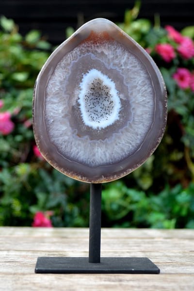Edelsteen Agaat met Chalcedoon op Standaard - 1374 gram