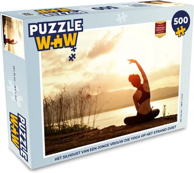 Puzzel Het silhouet van een jonge vrouw die yoga op het strand doet - Legpuzzel - Puzzel 500 stukjes