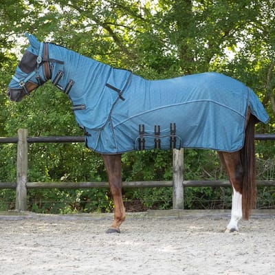 Vliegendeeltjesshirt met afneembare nekbescherming en muts QHP