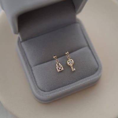 Boucles d'oreilles à tige en argent sterling S925 avec serrure en cristal asymétrique pour femmes, bijoux d'amitié élégants pour petites amies or