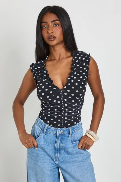 boohoo Dames Bodysuit Met Polkadot Mesh En Gefronselde Halslijn | Zwart Wit | Maat: 38