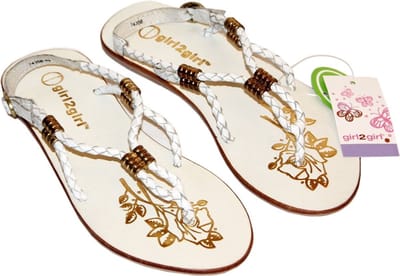 Crème sandalen / teenslippers girl2girl