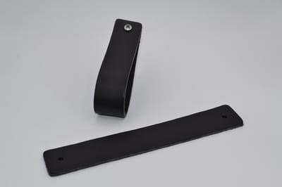 Leren handgrepen per stuk. Zwart Maat XL 21X3cm Italiaans vol nerf leder incl. stoere 26mm schroeven.