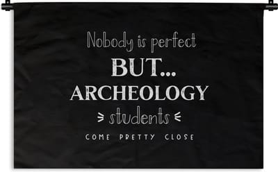Wandkleed - Wanddoek - Quote - Archeologie - Student - 180x120 cm - Wandtapijt