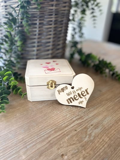 creaties van hier - Kistje met zeepjes en hartje - Wil je mijn meter zijn?