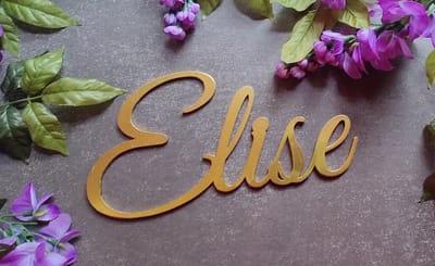 In hout uitgesneden naambord - Gepersonaliseerd - Babyshower kinderkamer - Baby - Decoratie - Kraamcadeau - Goud