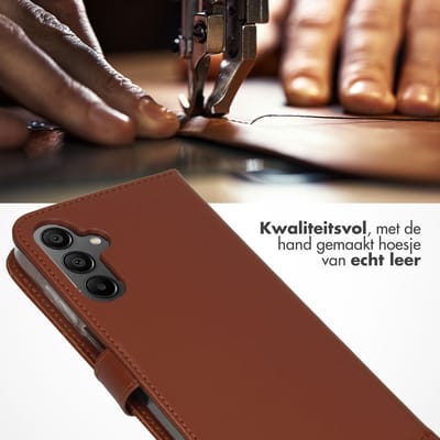 Selencia Hoesje - Geschikt voor Samsung Galaxy A15 (4G) / A15 (5G) - Echt Lederen Bookcase - Lichtbruin