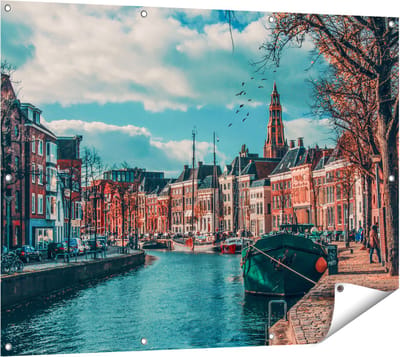 Gards Tuinposter Gracht in Groningen - 120x90 cm - Tuindoek - Tuindecoratie - Wanddecoratie buiten - Tuinschilderij