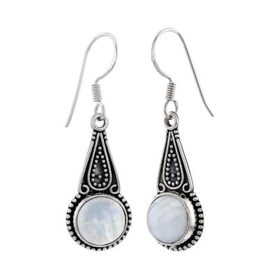 WeLoveSilver - zilveren oorhangers - druppelvorm - maansteen