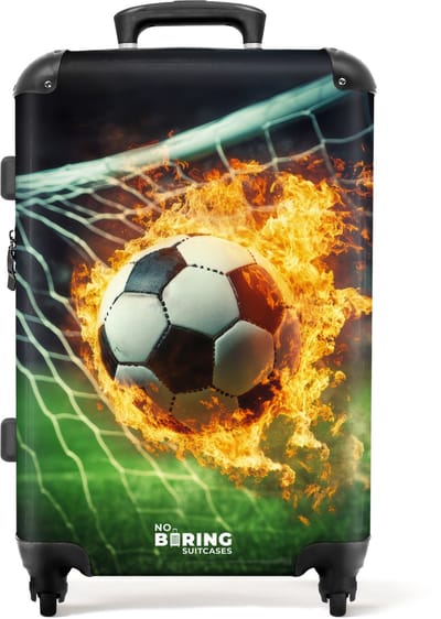 NoBoringSuitcases.com® - Kinderkoffer jongen - Kindertrolley jongens - Voetbal in vlammen in het doel - Koffer kind groot - Rolkoffer lichtgewicht - Reiskoffer met 4 wielen - Grote trolley XL - 20 kg bagage