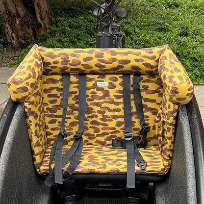 Zitkussen Bakfiets - Kinderkussen Accessoire - Comfortabel Fietsen - Met Neksteun - Standaard Maat - Beige Geel Bruin Stippen