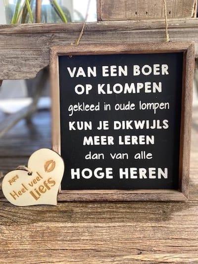 tekstlijstje inclusief houten hartje veel liefs / 20x18cm / met de tekst; boer op klompen / natural/black
