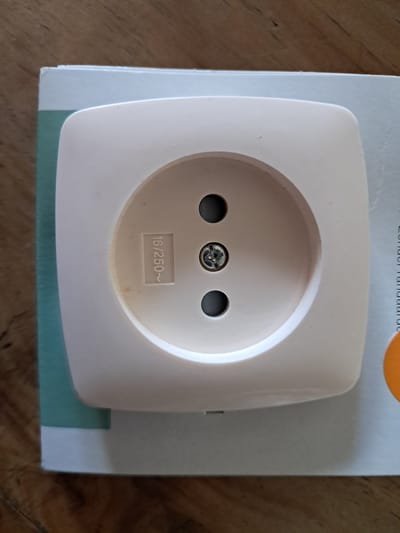 Karwei Aurora Wandcontactdoos - Inbouw - Creme - Zonder randaarde