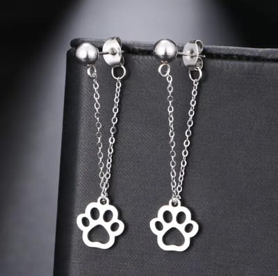 GoedeDoelen.Shop | Oorbellen Hanging Paw Silver | RVS Oorbellen | Zilverkleurig | Rescue Paws | Paw Oorbellen | Cadeautje | Dierenliefde | Wellness-House
