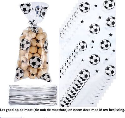 Knaak 25x Uitdeelzakjes Voetbal 12.5 x 27.5 cm - Cellofaan - Traktatie - Kado - Snoepzakje