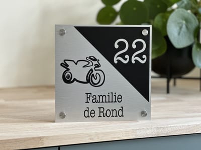 Naambordje / huisnummer voordeur | Motor | 20x20cm | rvs-look | Huisnummerbord | RVS afstandhouders