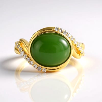 Cavill - Luxe Ring 925 Sterling Zilver Geelverguld - 4,85 ct Ovale Canadese Groene Jade Cabochon - Pavé Zirkonia 0,35 ct Dames