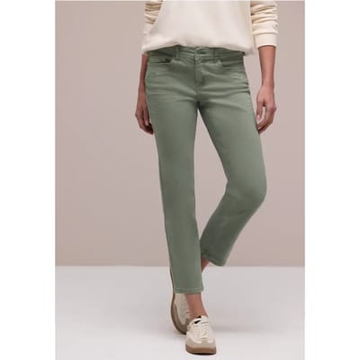 Mid Waist straight leg jeans in Slim Fit