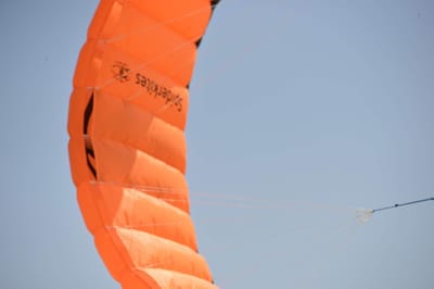Matrasvlieger - Twee lijns vlieger - Buiten spelen - Ready to Fly - 175 x 61 cm - Oranje