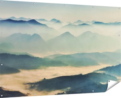 Gards Tuinposter Heuvel Landschap tijdens de Mist - 180x120 cm - Tuindoek - Tuindecoratie - Wanddecoratie buiten - Tuinschilderij