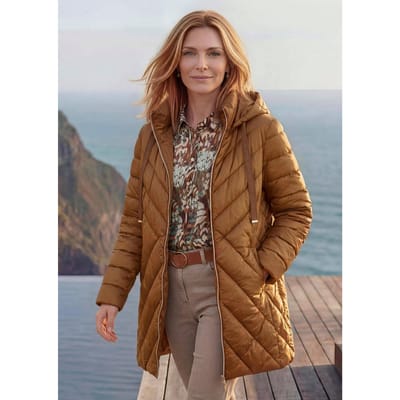 Korte jas met wattering - camel - Gr. 46 van Goldner Fashion
