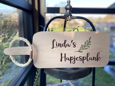 Creaties van Hier - Serveerplank - Gepersonaliseerd cadeau - 55 cm - Hout