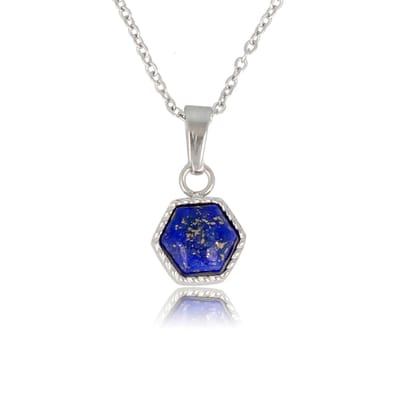 My Bendel - Ketting Zilverkleurig met Zeshoek Lapis Lazuli Edelsteen - Zilverkleurige Ketting met Lapis Lazuli Zeshoek Hanger - met Luxe Cadeauverpakking | Sieraden Voor Dames