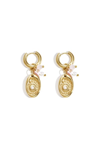 Oorbellen met kralen en schelp charm