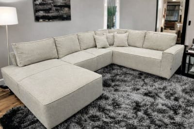 Moderne U-Vormige Hoekbank – Koningstijl - Ivory Textiel – Royale Zit- en Loungebank – Inclusief Rugkussens – Luxe Bank voor Woonkamer