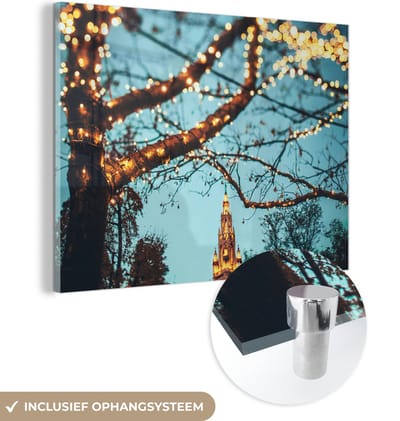 MuchoWow® Glasschilderij 160x120 cm - Schilderij acrylglas - Wenen - Kerstverlichting - Takken - Nacht - Duitsland - Foto op glas - Schilderijen