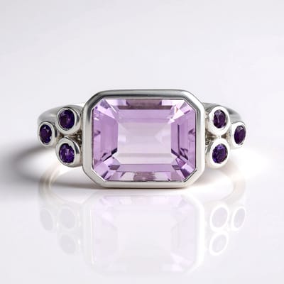 Cavill - 925 Sterling Zilver Ring met Lavendel Amethist 3,091 ct - Platina Afwerking - Octagon Trapgeslepen - Zambia Accentstenen - Elegant Paars