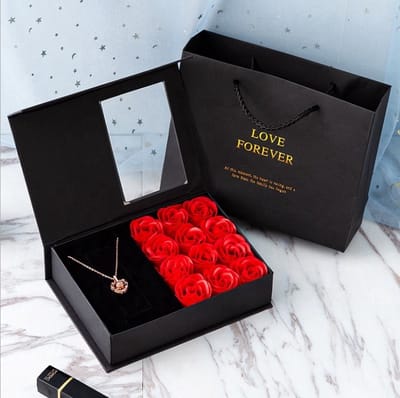 Valentijn Giftbox met Ketting - Valentijnsdag Cadeau - Cadeau - Liefde - Cadeaubox - Kadobox – Rozen